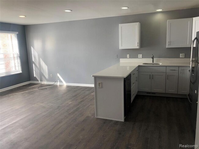 Building Photo - 234 Stonegate E