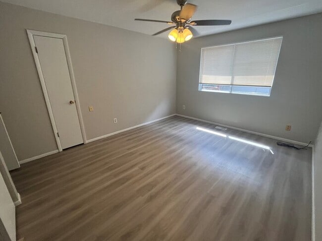 Building Photo - Remodeled 4 Bedroom Townhome!