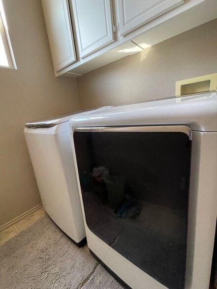 Building Photo - 6601 Notre Dame Dr