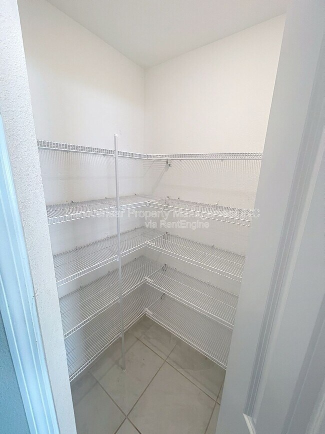 Building Photo - 10344 Alder Green Dr