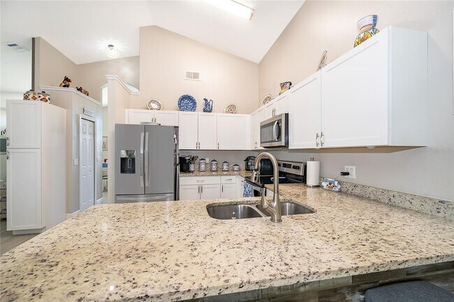 Building Photo - 702 Via Bianca Dr