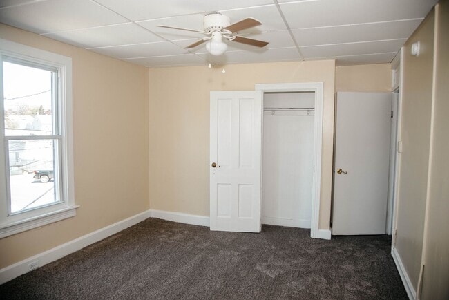 Building Photo - 327 Spruce St