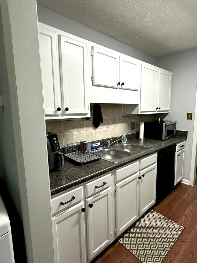Building Photo - 151 Villa Dr