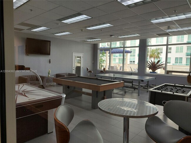 Building Photo - 1200 Brickell Bay Dr