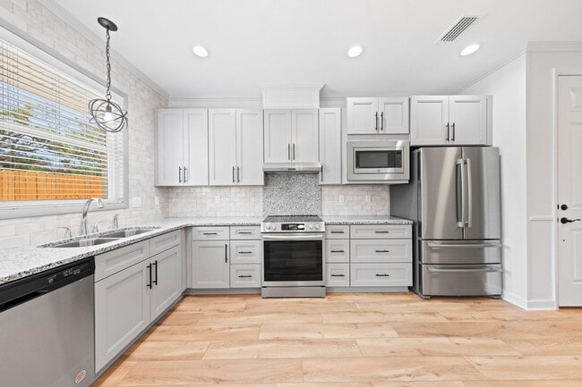 Building Photo - 305 Willingham Dr