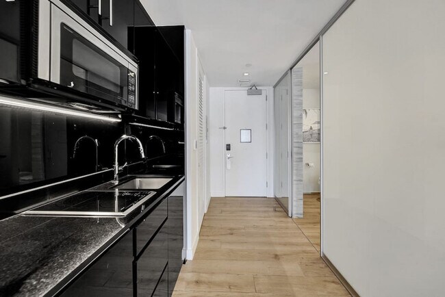 Building Photo - 2201 Collins Ave