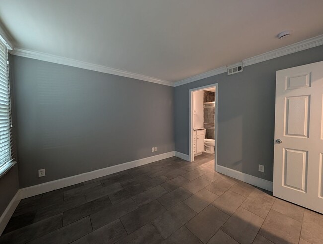 Building Photo - Pristine Condo located in Cedar Street Commons!