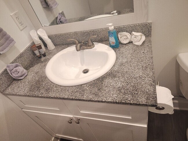 Building Photo - 205 Tiliwa Ct