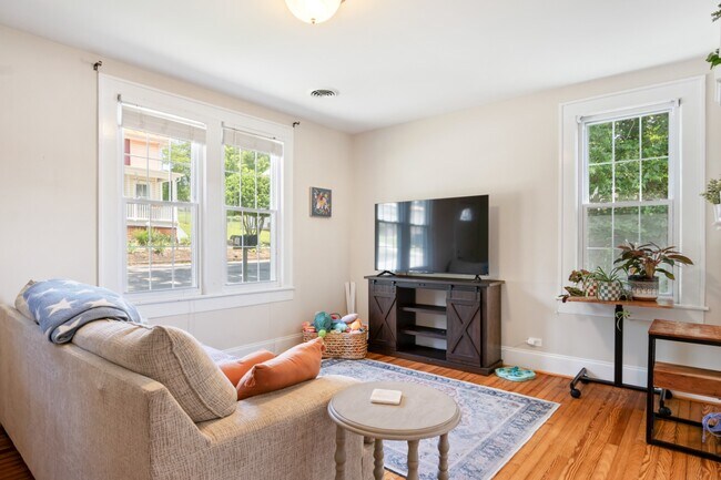 Building Photo - 545 Montgomery St