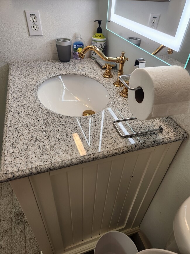 Building Photo - 1701 E Colter St