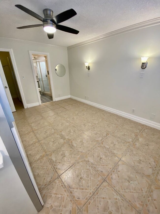 Building Photo - Great Condo in Pompano Beach Just West of ...