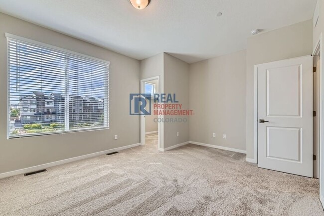 Building Photo - 1759 Peak Lp