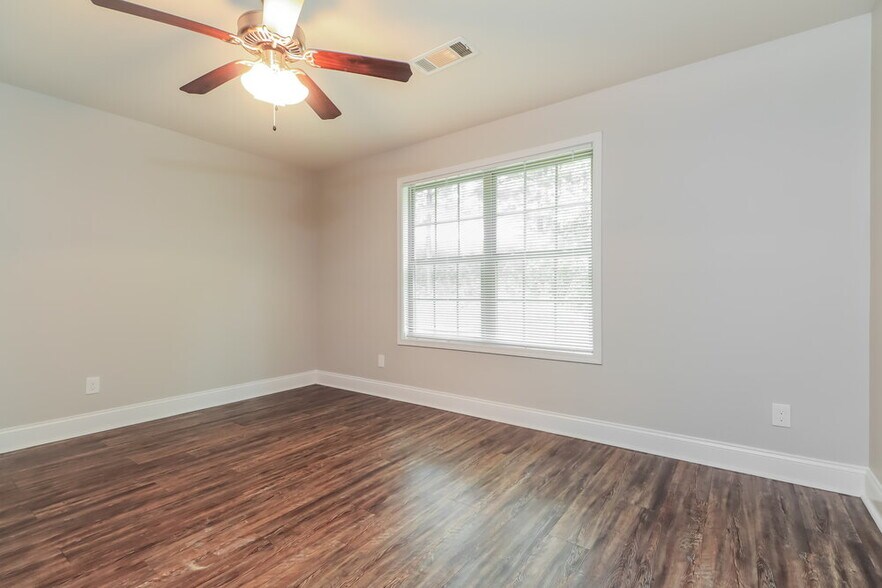 Building Photo - 177 Colony Park Ln