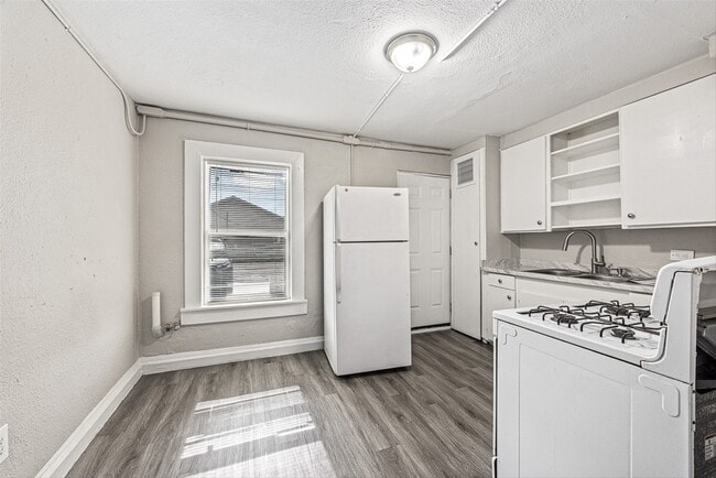 Building Photo - 905 3rd Ave N