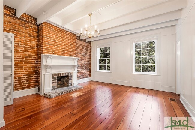 Building Photo - 117 E Jones St