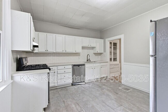 Building Photo - 27 E Orchard Ave