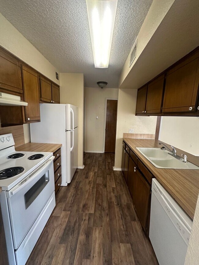 Building Photo - 313 Innsdale Terrace