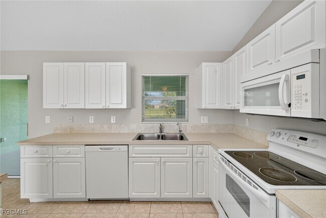 Building Photo - 408 NW 17th Ave