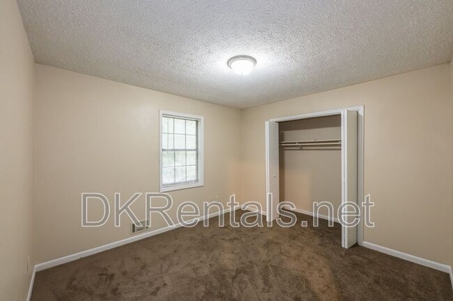 Building Photo - 3038 Courtney Dr