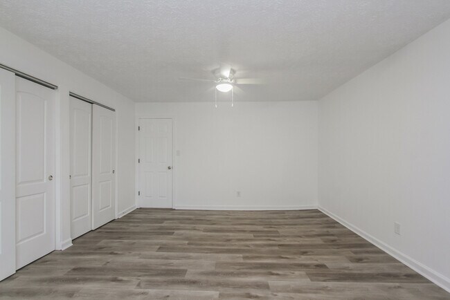 Building Photo - Wonderful 4 Bedroom