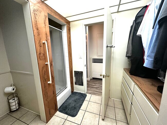 Building Photo - 2504 Alma Ave