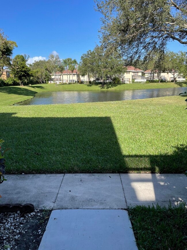 Building Photo - 43 Essex Ct