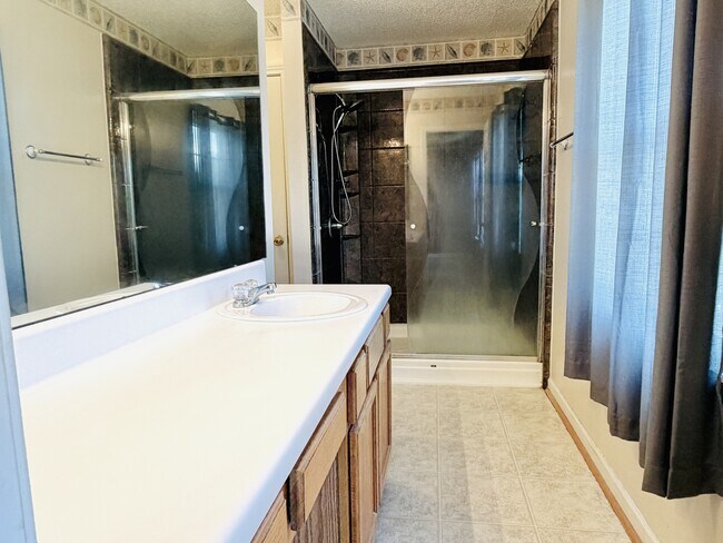 Building Photo - 132 Misty Glen Cir