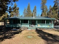 Building Photo - Cute Home Close to Everything