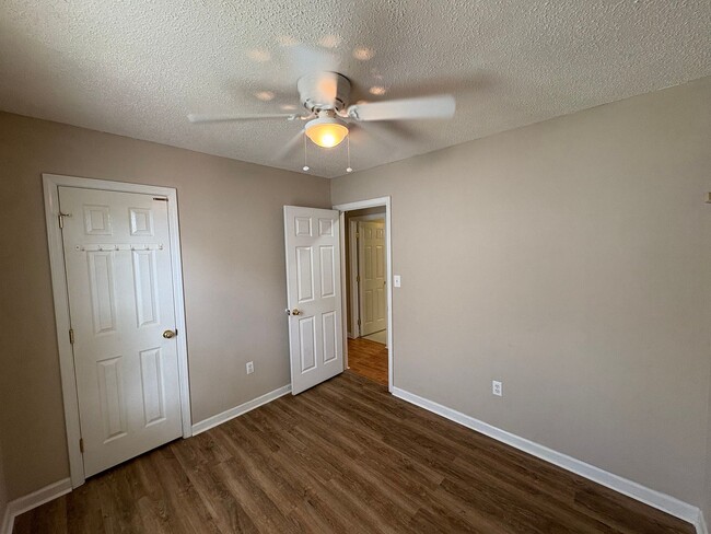 Building Photo - For Rent