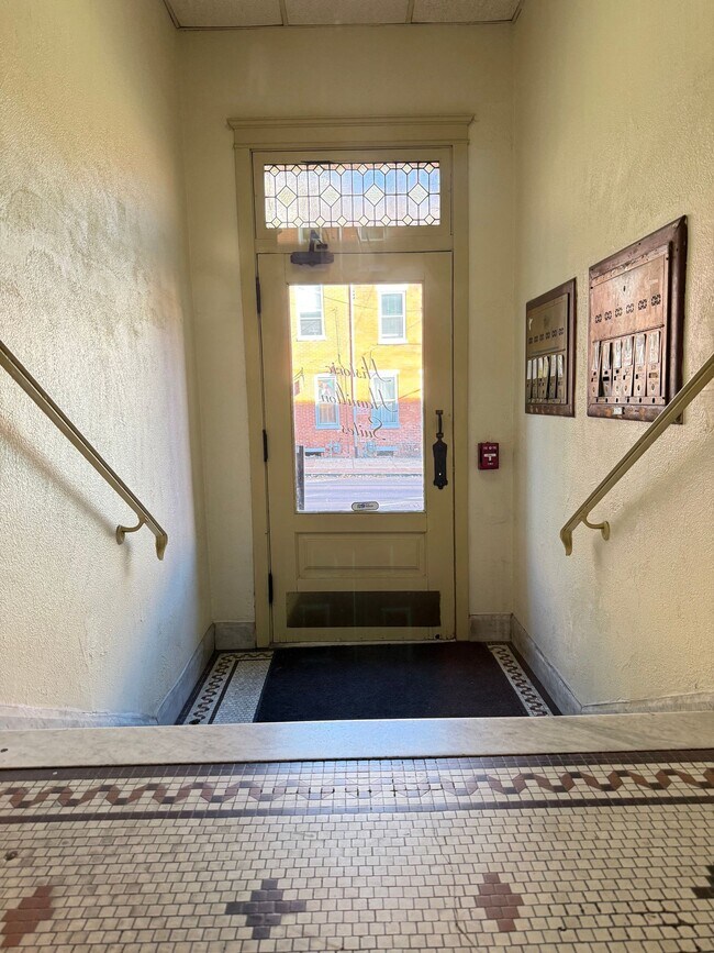 Building Photo - First Floor 1 Bedroom near Downtown Lancaster