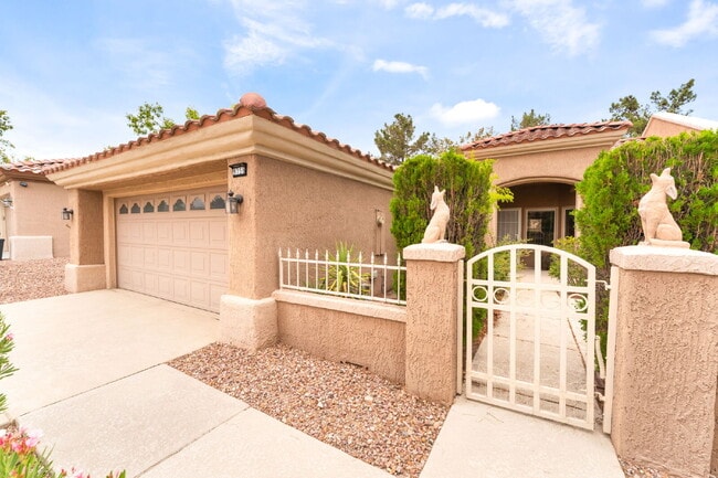 Building Photo - Sun City Summerlin 2 bedroom and 2 bathroom in a  55 and older Neighborhood