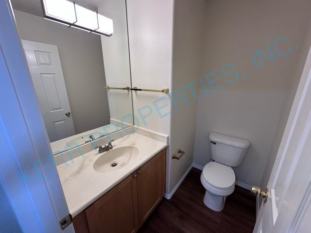 Building Photo - Spacious 4-Bed Oasis with 2.5 Baths in Cla...