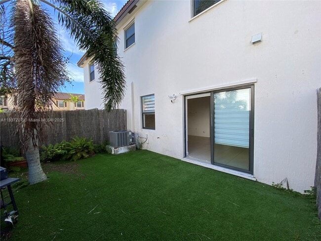 Building Photo - 343 NE 37th Terrace