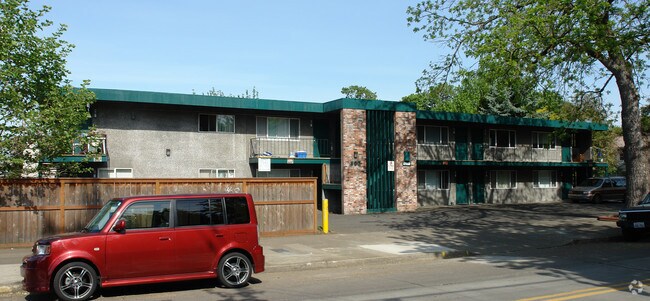 Building Photo - 500 Monroe St