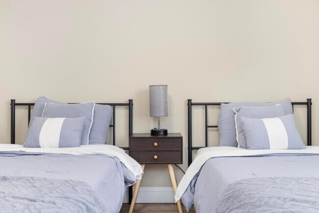 Building Photo - 2927 Watauga Rd