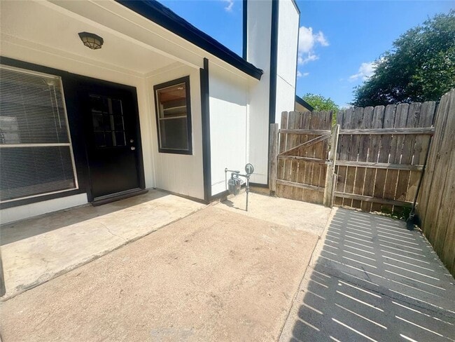 Building Photo - 6900 Trendal Ln