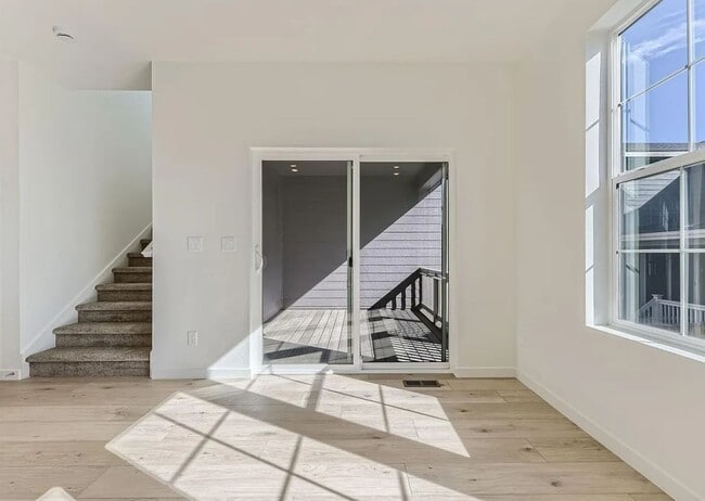 Building Photo - Luxurious CORNER LOT - 3bd 2.5 paired home in Dove Village!