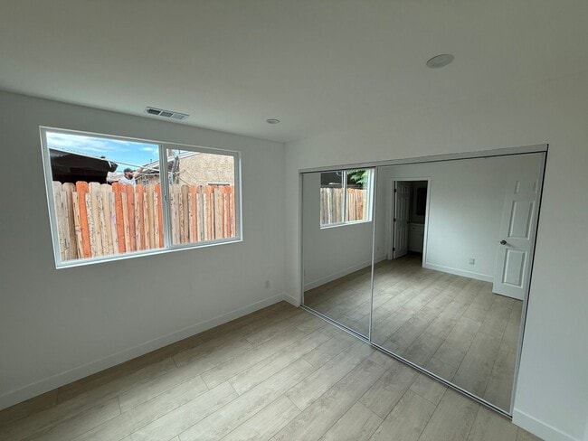 Building Photo - 10712 Vena Ave