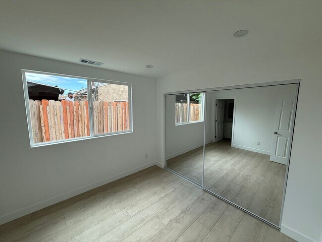 Building Photo - Stunning, Newly Remodeled 3 Bedroom, 2 Bath