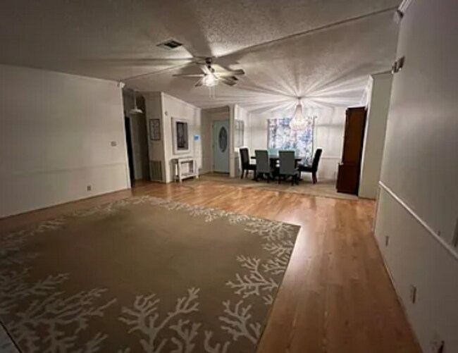 Building Photo - Deluxe Foxwood Farms Manufactored Home on Extra Large Lot