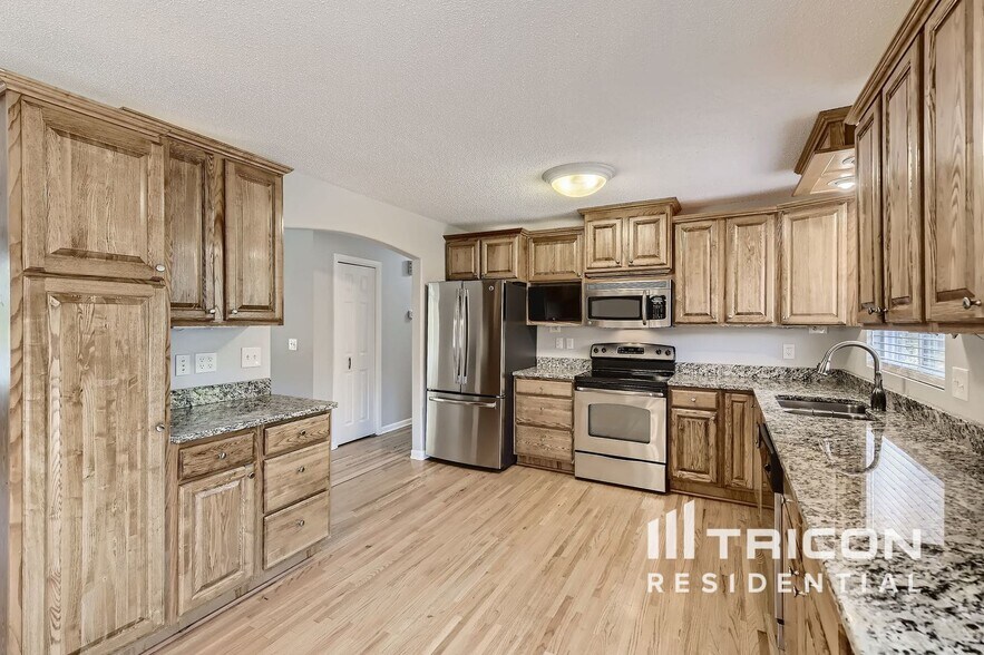 Building Photo - 6421 Limerick Dr