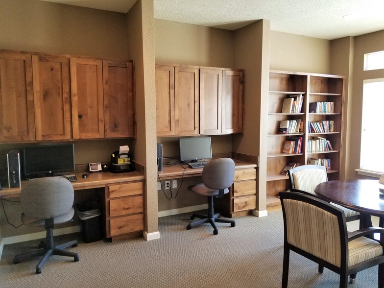 Building Photo - Covington Woods