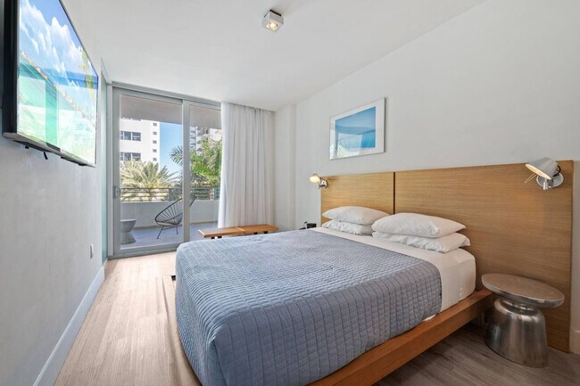 Building Photo - 6080 Collins Ave