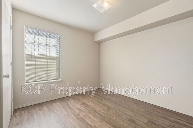 Building Photo - 6400 Massard Rd