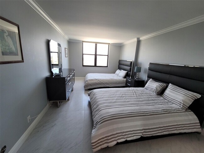 Building Photo - 1500 N Ocean Blvd