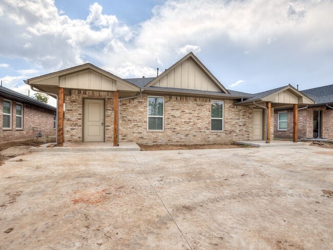 Building Photo - Beautiful New 3-Bed Duplex – Pet Friendly