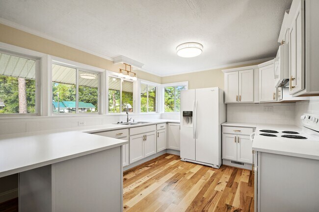 Building Photo - 607 Longleaf Ave