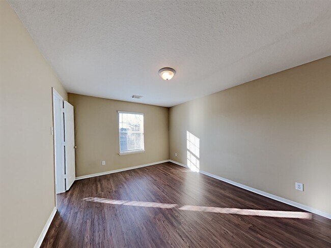 Building Photo - 4719 Blue Spruce Hill St