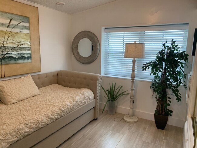 Building Photo - 55 Boca Chica Rd