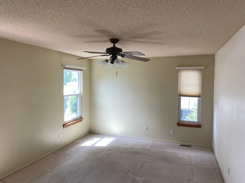 Master, lake side - 8520 W 81st Dr